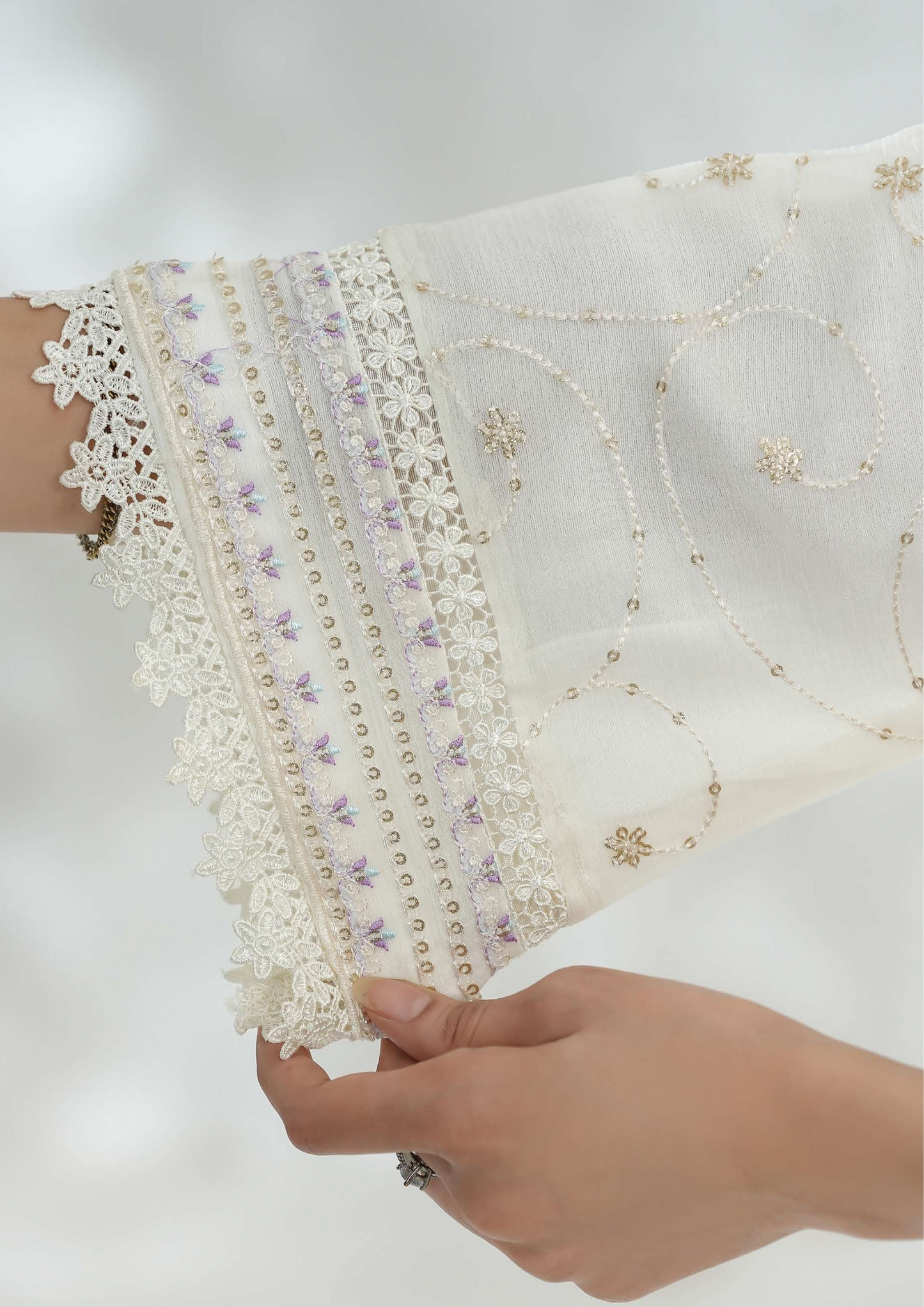 Shanse Silk Embroidered 3PCS Ready-to-Wear Farshi Shalwar | White
