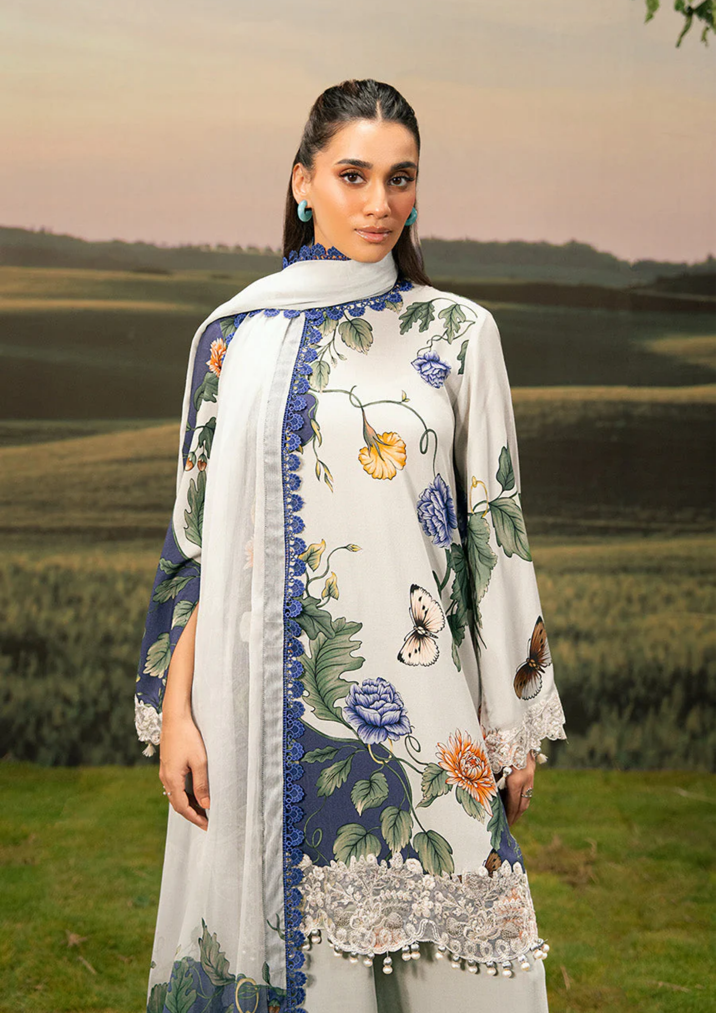 Maria B. MBasic Fall 2025 Collection โ 3 Piece Unstitched Suit | 07B