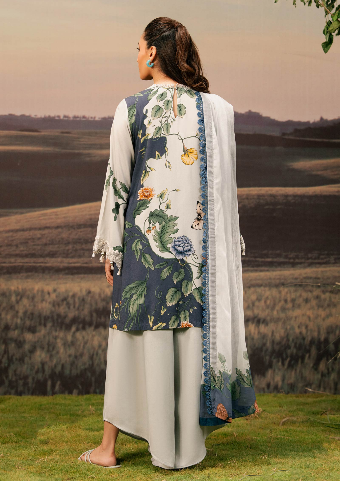 Maria B. MBasic Fall 2025 Collection โ 3 Piece Unstitched Suit | 07B