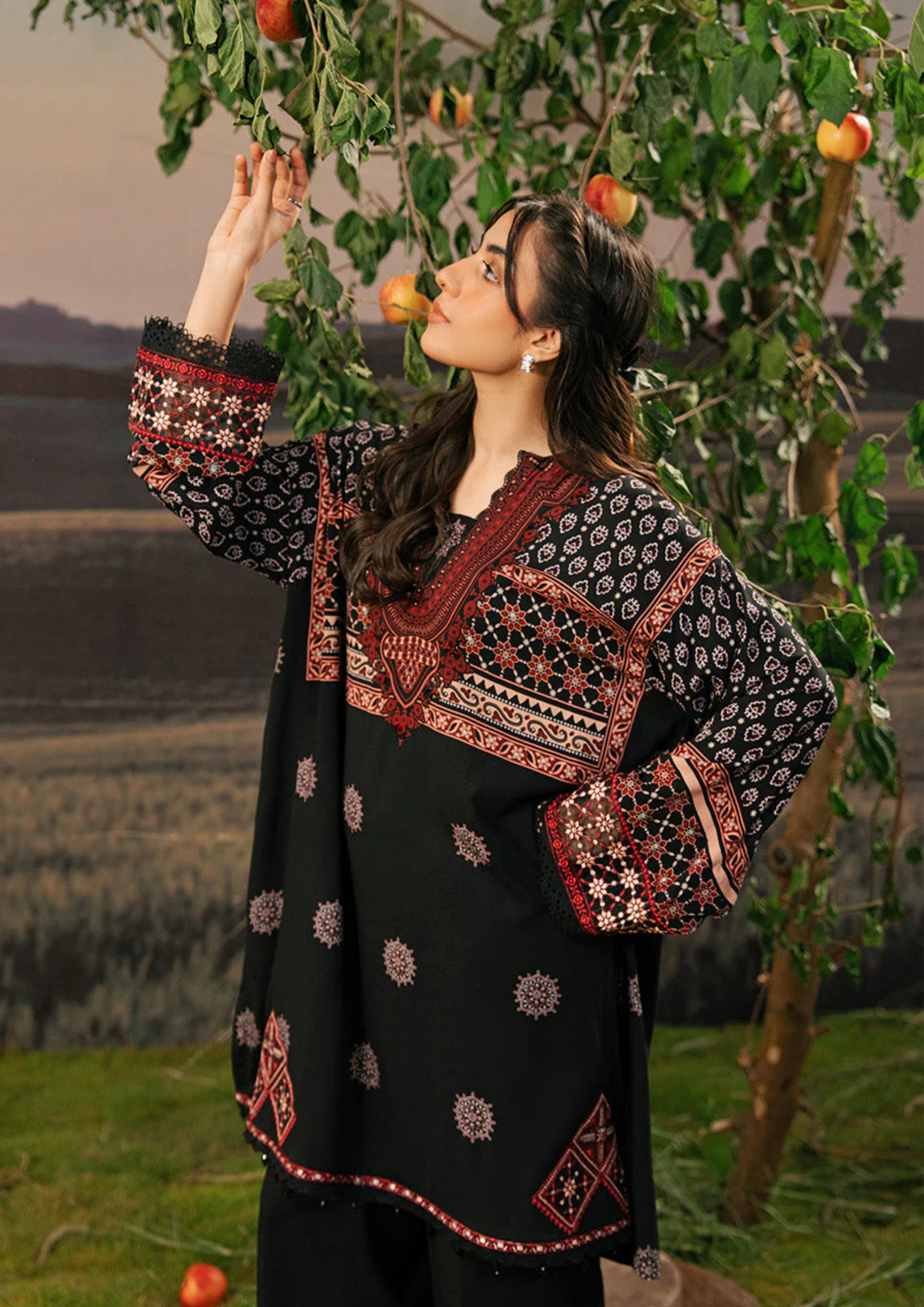 Maria B. MBasic Fall 2025 Collection β 3 Piece Unstitched Suit | 09A