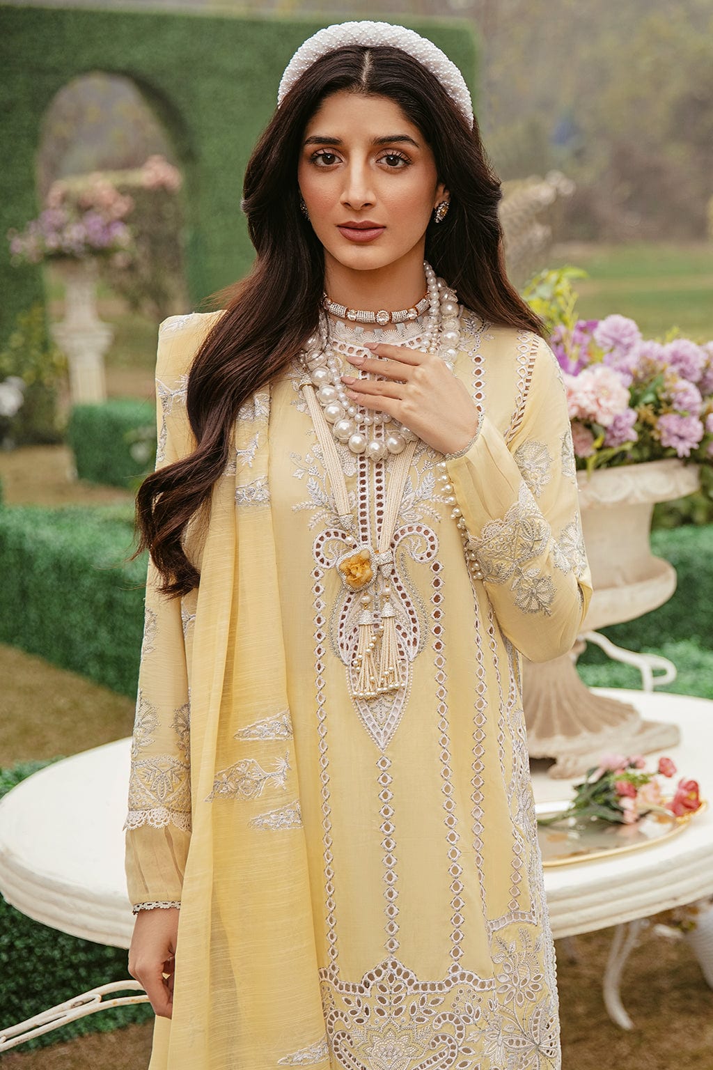 Afrozeh Garden of Eve Luxury Lawn 2022 | Daphne