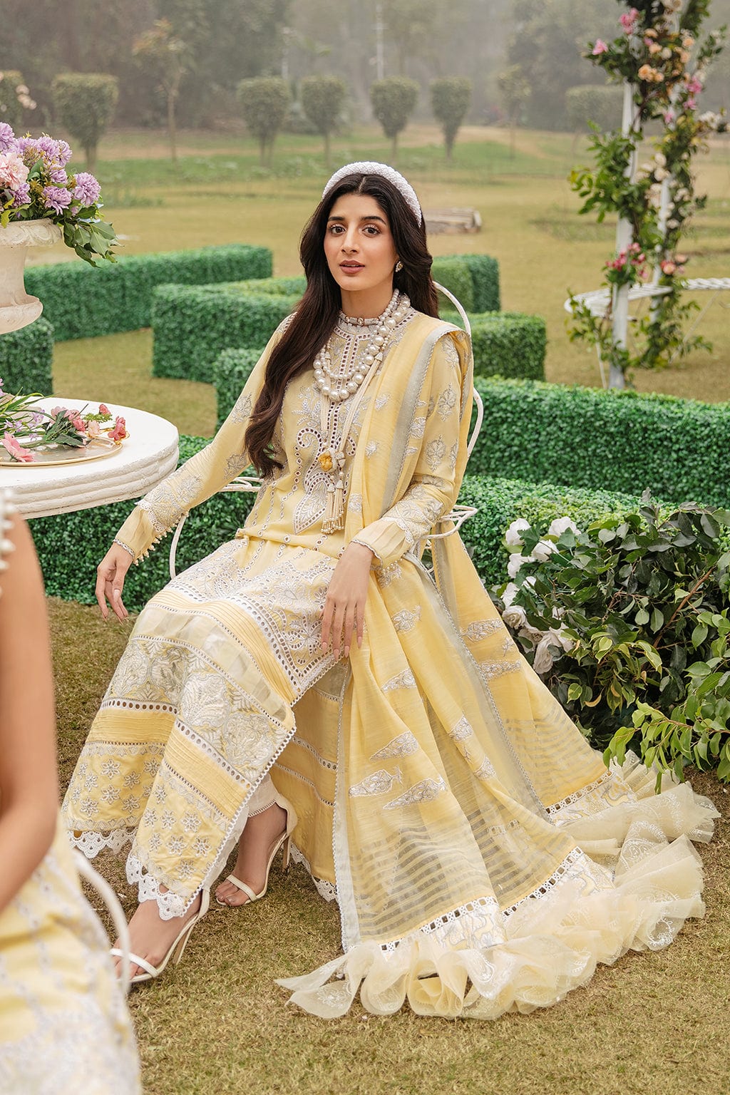 Afrozeh Garden of Eve Luxury Lawn 2022 | Daphne