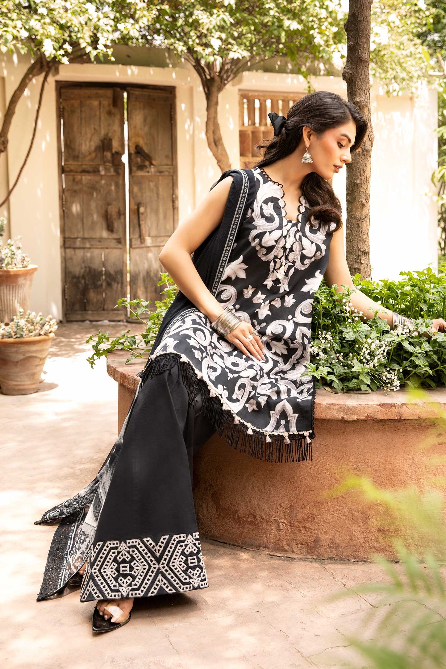 Maria B Mbasic 3 Pc Unstitched Embroidered Lawn Suit | MB-4B