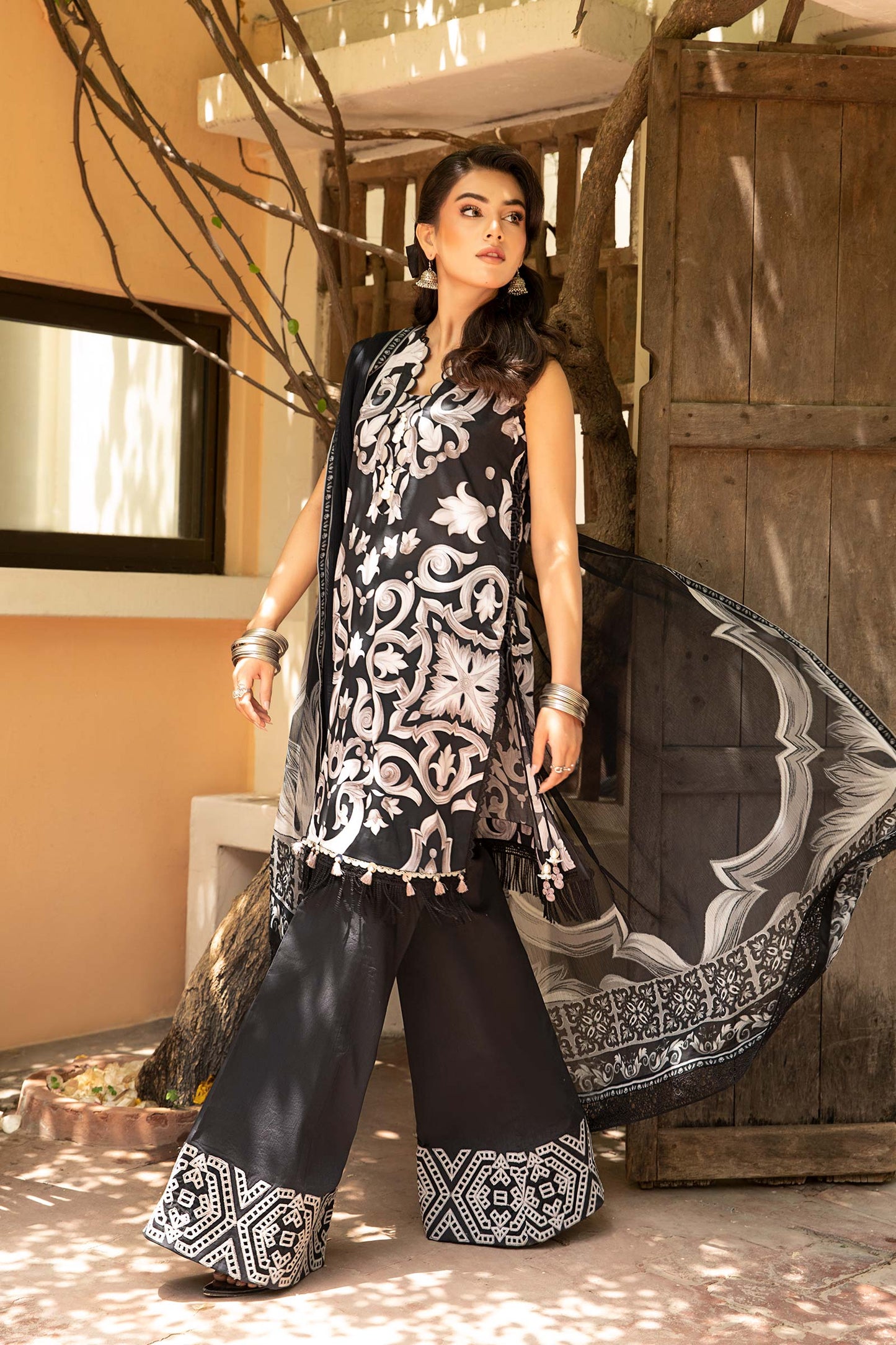 Maria B Mbasic 3 Pc Unstitched Embroidered Lawn Suit | MB-4B