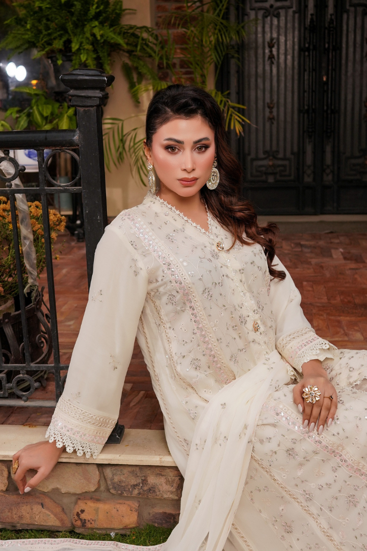Aghanoor Afsanaay Chiffon Gown 3PCS Ready to Wear Collection | Off White