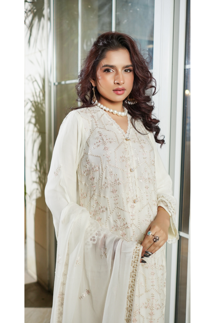Aghanoor Dhaagakari Chiffon 3PCS Ready to Wear Collection | Off White