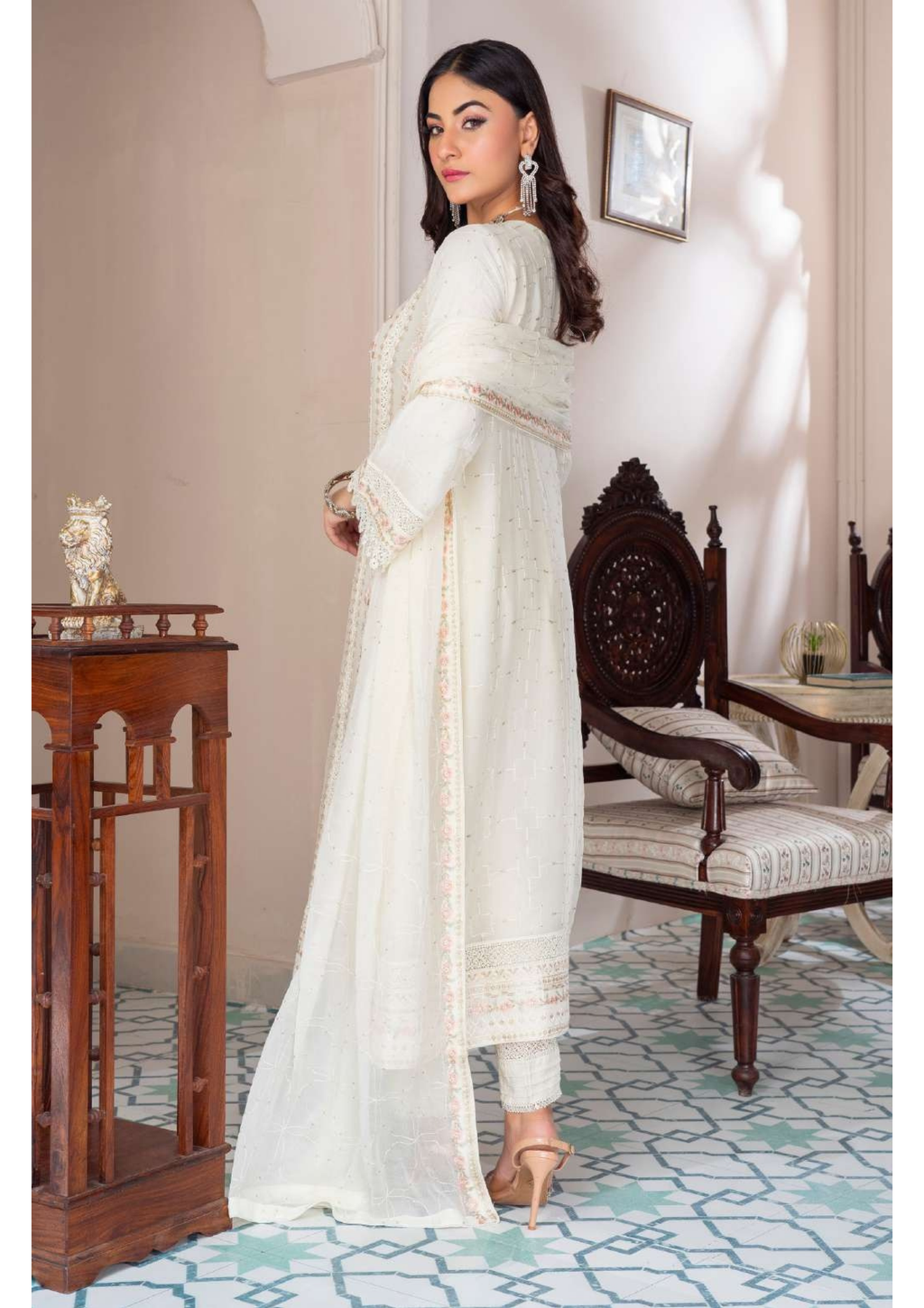 Agha Noor Shehnai Chiffon Ready to Wear Handwork Collection 25 | White - Mirha Fashion