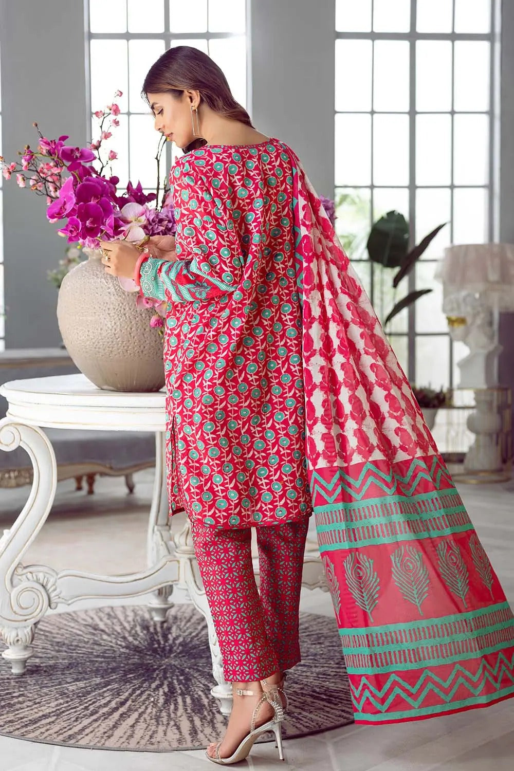 Gul Ahmed Printed Unstitched Lawn 3-piece | CL-32102 B