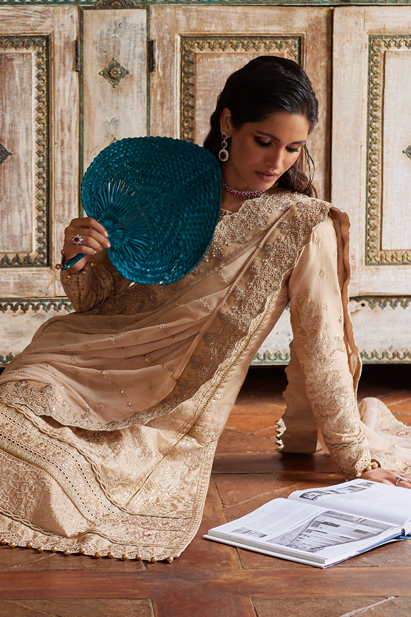 Gulaal Luxury Lawn 3 pc Unstitched collection 2025|Daphne