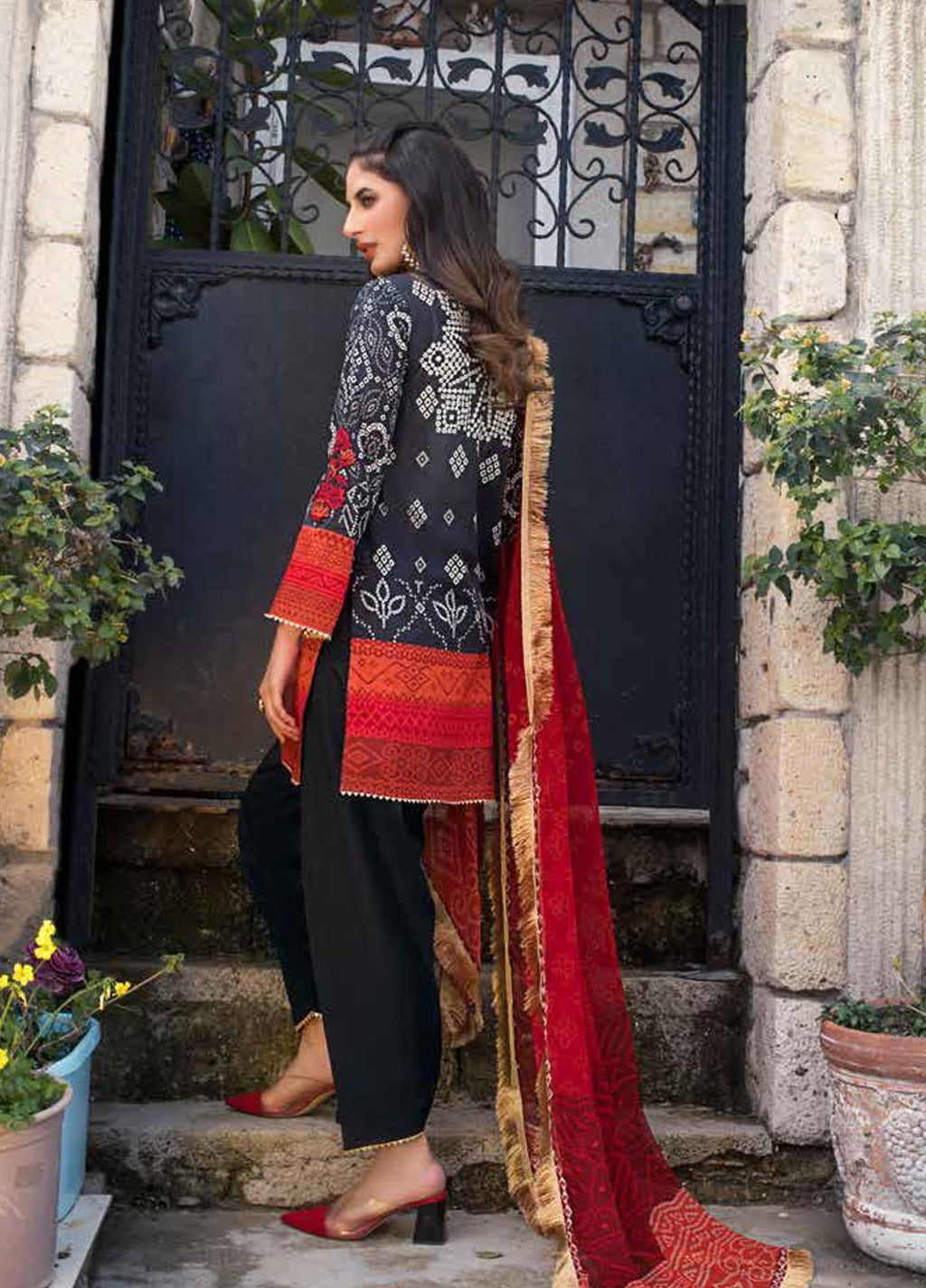 Tahra By Zainab Chottani Lawn Collection 2022 | Traditional Black | 9B - Mirha Fashion